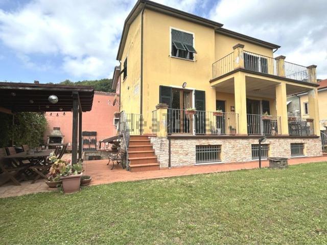 Case e ville in vendita di 180 m²