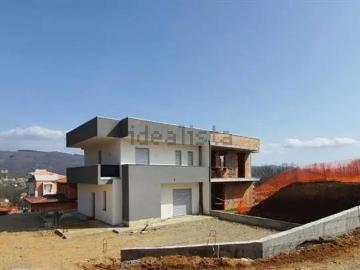 Case e ville in vendita di 180 m²