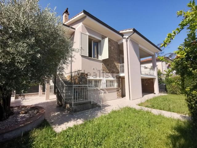 Case e ville in vendita di 180 m²