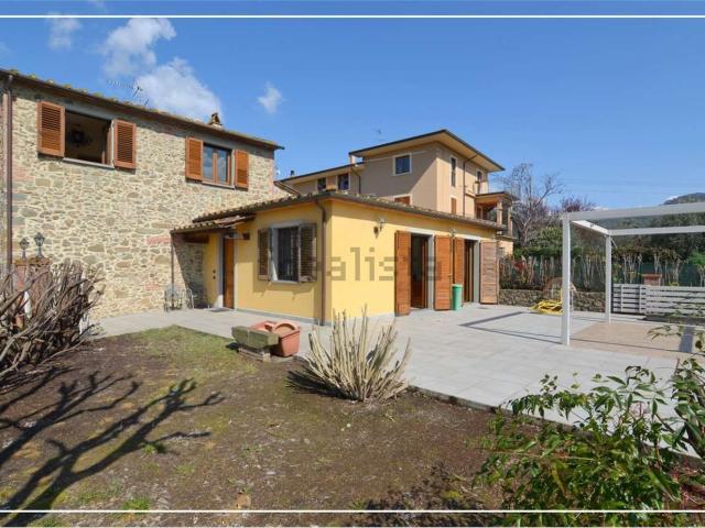 Case e ville in vendita di 180 m² in Via Biccimurri