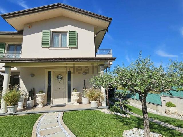 Case e ville in vendita di 180 m²
