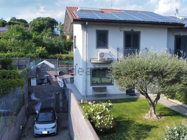Case e ville in vendita di 180 m²