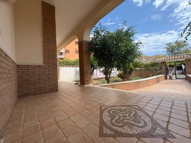 Case e ville in vendita di 180 m² in Via Canonico Nunzio Agnello