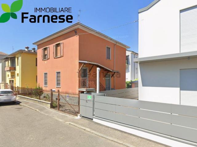 Case e ville in vendita di 180 m² in Via Carlo Uttini, 11