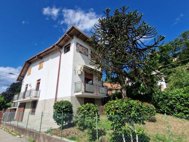 Case e ville in vendita di 190 m² in Via Cartiglia