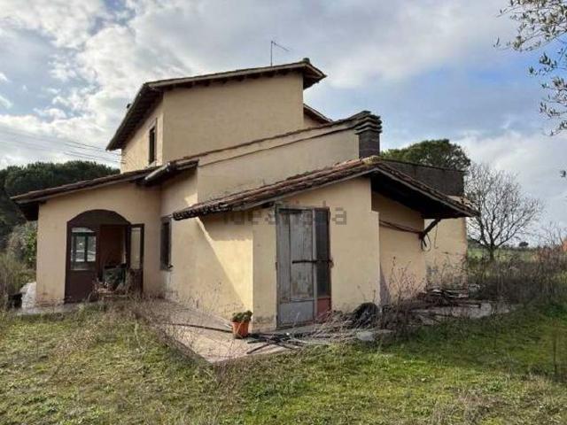 Case e ville in vendita di 180 m² in Via Castel D&apos Asso