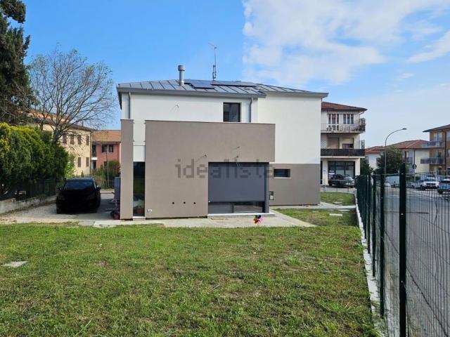 Case e ville in vendita di 180 m² in Via Chiesette Branchine