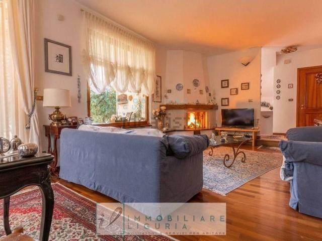 Case e ville in vendita di 180 m² in Via crociata