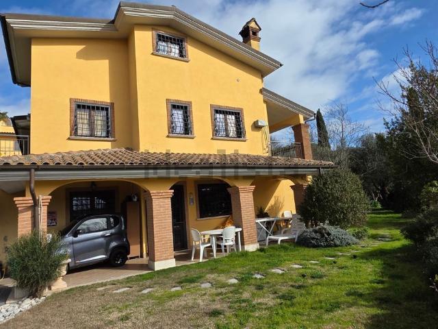 Case e ville in vendita di 180 m² in Via Aldo Moro, 889