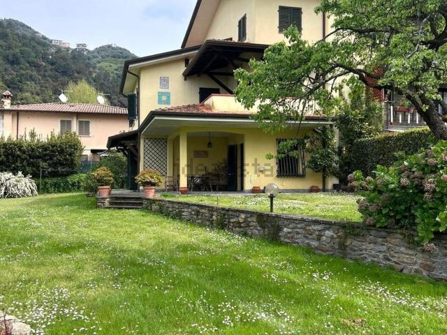 Case e ville in vendita di 180 m² in Via Bottaccio