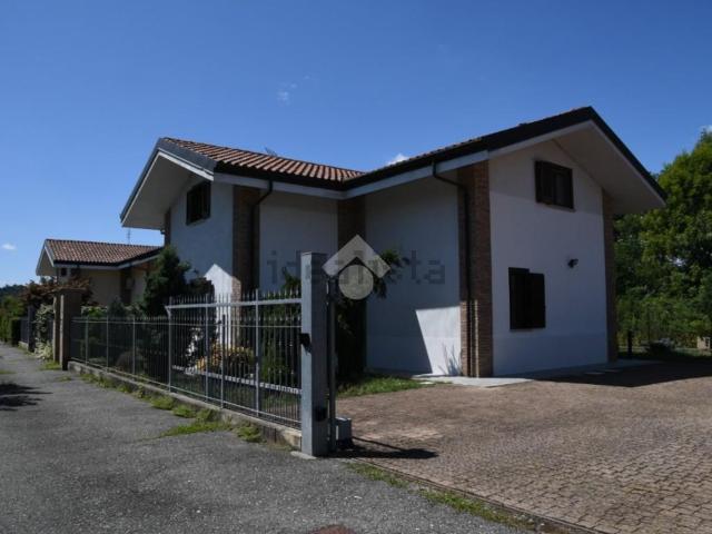 Case e ville in vendita di 180 m² in Via Boschetti, 31