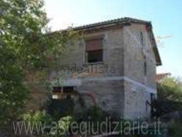 Case e ville in vendita di 180 m² in Via Bagni Roana