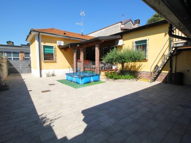Case e ville in vendita di 180 m² in Via Bainsizza