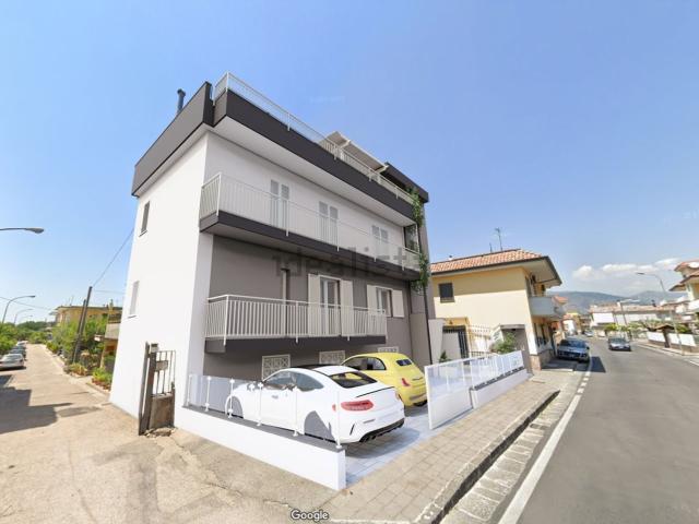 Case e ville in vendita di 180 m² in Via Bari, 10