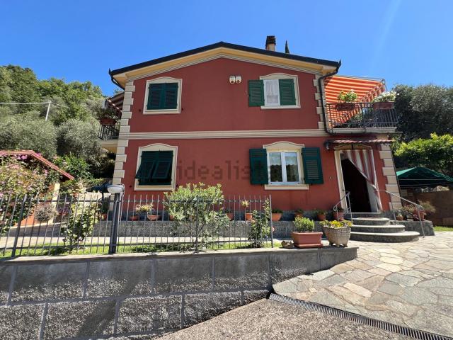 Case e ville in vendita di 180 m² in Via Barletti, 65