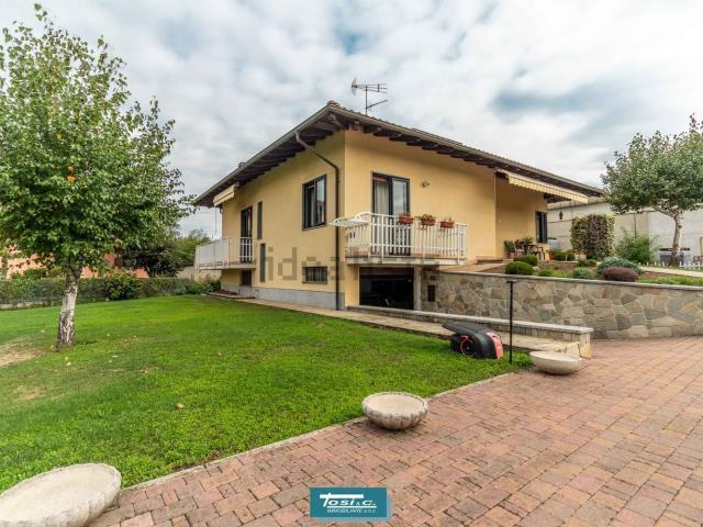 Case e ville in vendita di 180 m² in Via Gozzano, 41