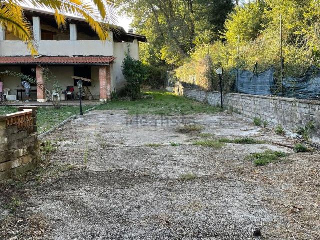 Case e ville in vendita di 180 m² in Via Gaetano Mattei, 19