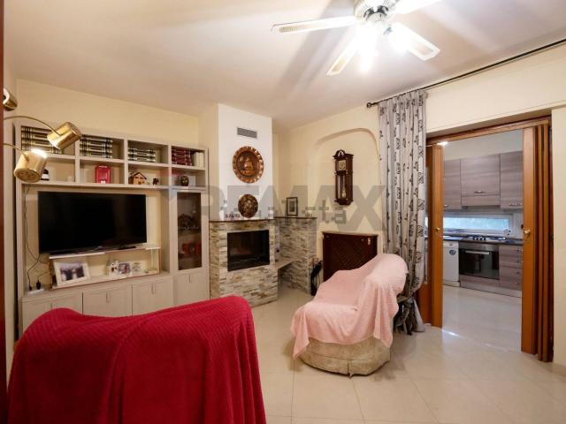 Case e ville in vendita di 180 m² in Via Giulio Petroni, 136