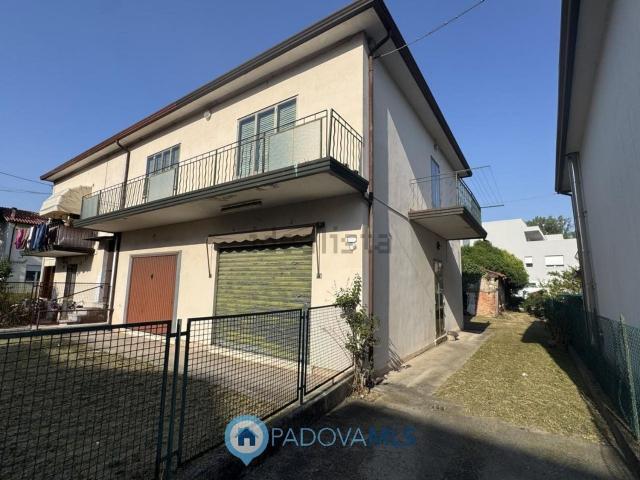 Case e ville in vendita di 180 m² in Via Giovanni Boccaccio