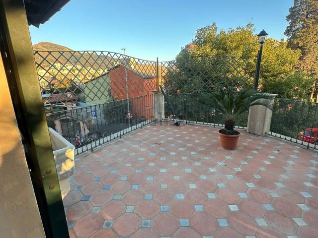 Case e ville in vendita di 180 m² in Via Giovanni Sforza, 10