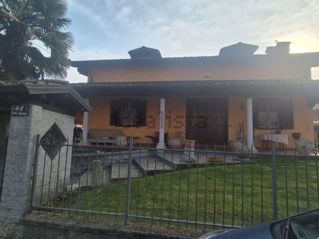 Case e ville in vendita di 180 m² in Via Giovanni XXIII, 16