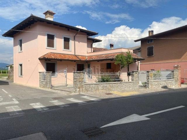 Case e ville in vendita di 180 m² in Via Giovanni XXIII Papa, 24