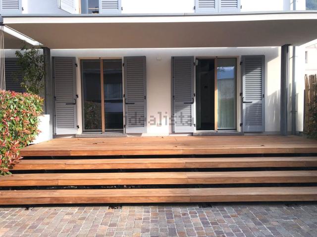 Case e ville in vendita di 180 m² in Via Dottor Isonni, 4