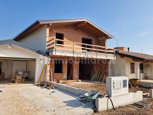 Case e ville in vendita di 180 m² in Via Don Bartolomeo Grazioli