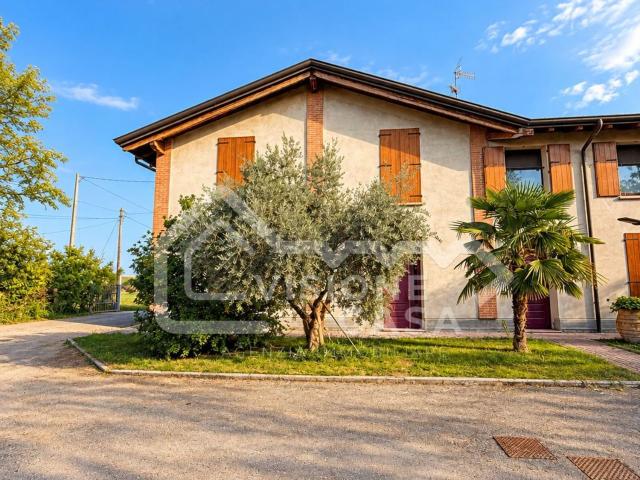 Case e ville in vendita di 180 m² in Via Dante Freddi