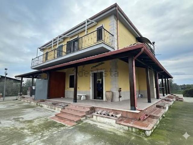 Case e ville in vendita di 180 m² in Via del Mare