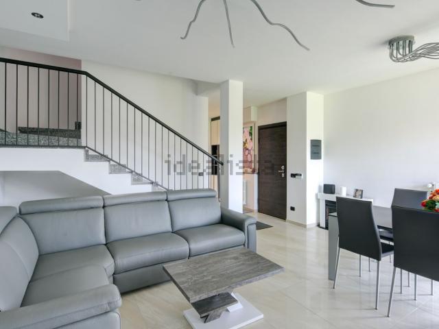 Case e ville in vendita di 180 m² in Via della Costituzione