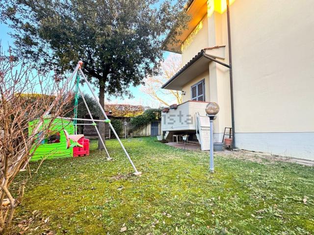 Case e ville in vendita di 180 m² in Via delle Case
