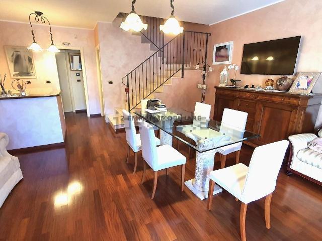 Case e ville in vendita di 180 m² in Via delle Begonie