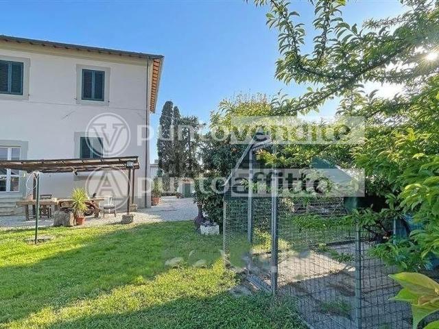 Case e ville in vendita di 180 m² in Via delle Ville Prima, 2710
