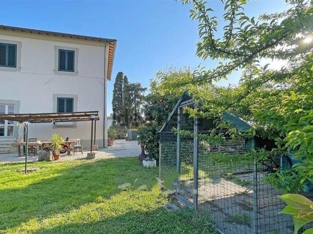 Case e ville in vendita di 180 m² in Via delle Ville Prima, 2710