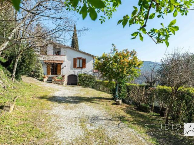 Case e ville in vendita di 180 m² in Via di Burgianico