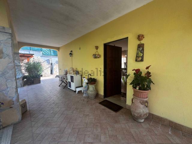 Case e ville in vendita di 180 m² in Via di Valle Reale, 215