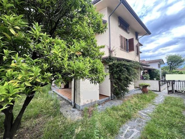 Case e ville in vendita di 180 m² in Via Duca degli Abruzzi
