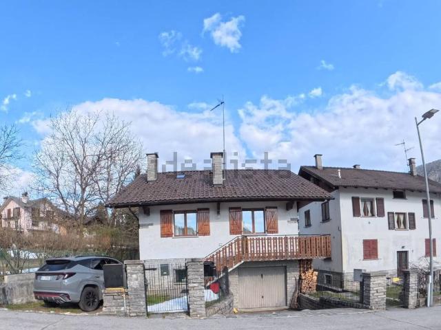 Case e ville in vendita di 180 m² in Via Emilio Murciano