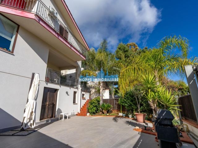 Case e ville in vendita di 180 m² in Via Esterna Valle Cuba