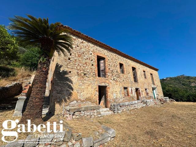 Case e ville in vendita di 180 m² in Via F. Corazza, 11