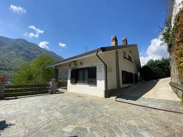 Case e ville in vendita di 180 m² in Via F. Juvarra, 14