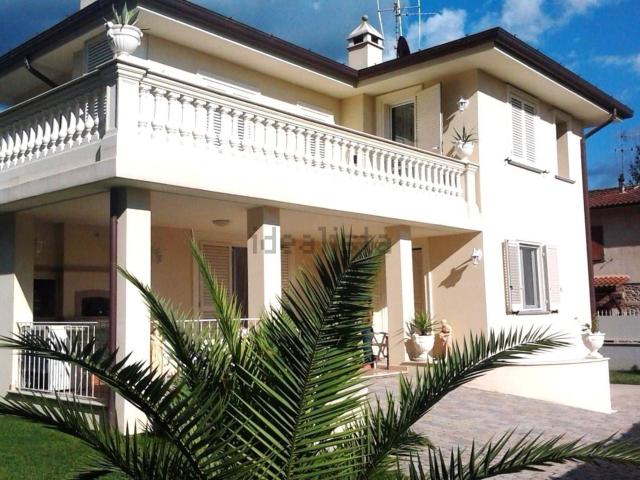 Case e ville in vendita di 180 m² in Via Fonda, 65