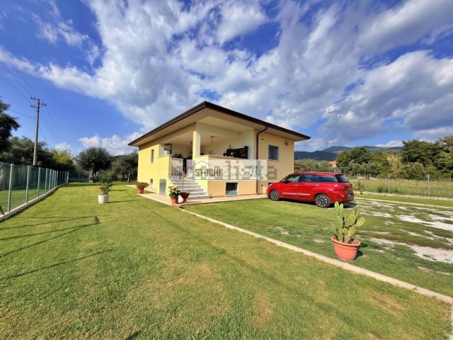 Case e ville in vendita di 180 m² in Via Fiumetto