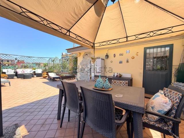 Case e ville in vendita di 180 m² in Via Figliulo, 17