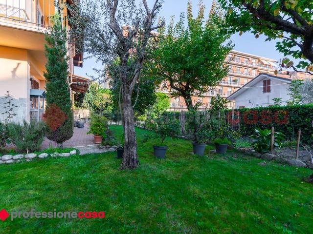 Case e ville in vendita di 180 m² in Via Fratelli Bandiera
