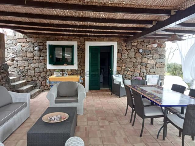 Case e ville in vendita di 180 m² in Via Kuddia Bruciata, 53