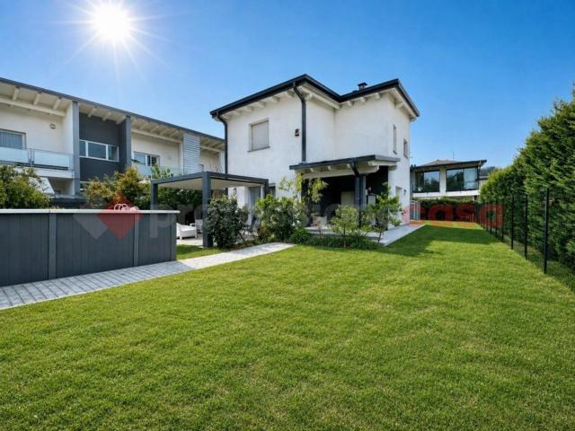 Case e ville in vendita di 180 m² in Via Isonzo
