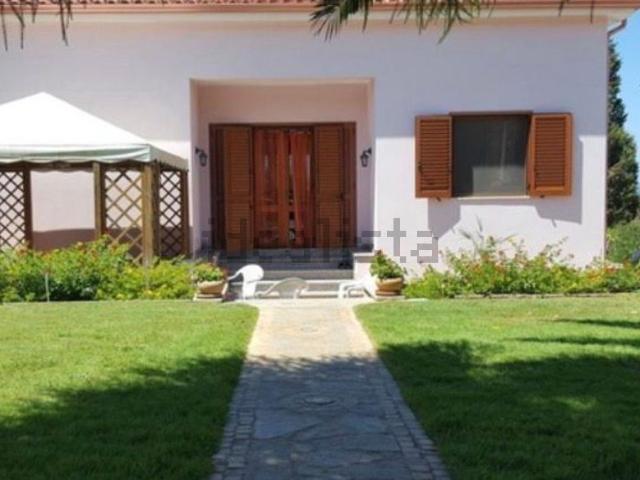 Case e ville in vendita di 180 m² in Via Italia, 10