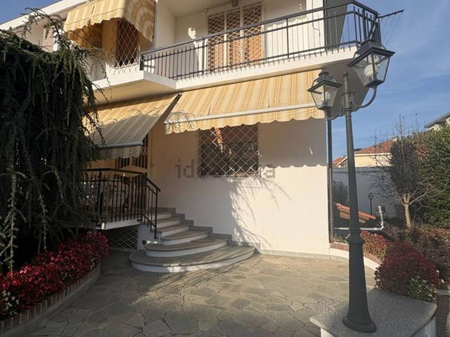 Case e ville in vendita di 180 m² in Via Orbassano